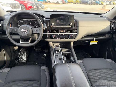 Used 2025 Nissan Pathfinder SV image 22