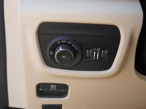 New 2025 Jeep Grand Cherokee L Limited w/ Luxury Tech Group II RWD image 23