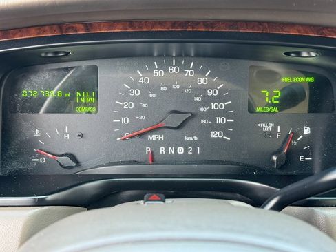 Used 1999 Lincoln Town Car Signature image 24