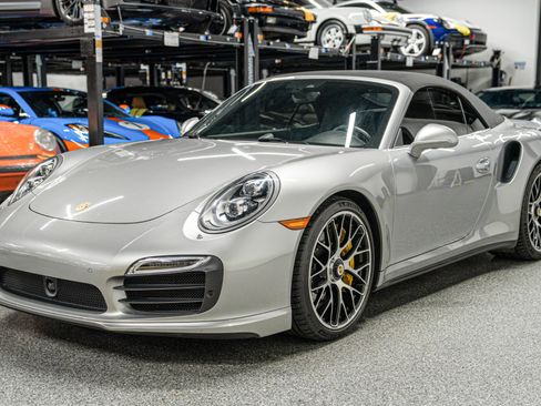 Used 2016 Porsche 911 Turbo S image 40