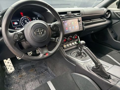 Used 2023 Toyota GR86 Premium w/ ALL Weather Mat Package (TMS) image 8