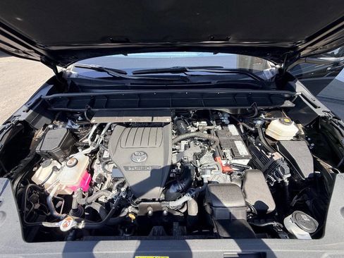 Used 2023 Toyota Highlander L FWD image 43