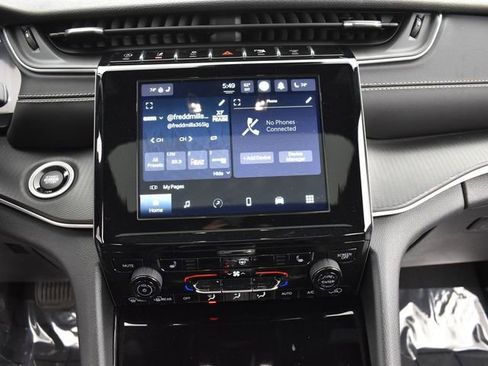 Used 2023 Jeep Grand Cherokee Altitude image 8