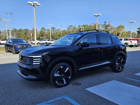 New 2026 Nissan Kicks SR w/ Cold Weather Package image 2