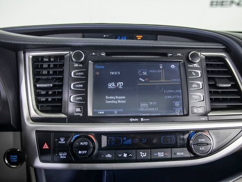 Used 2015 Toyota Highlander Limited w/ Driver Technology Package AWD/4WD image 35