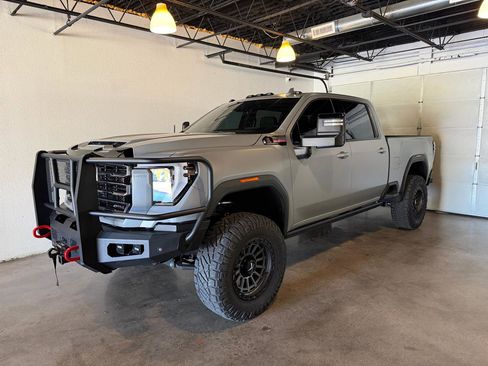 Used 2025 GMC Sierra 2500 AT4 w/ AT4 Premium Plus Package AWD/4WD image 3
