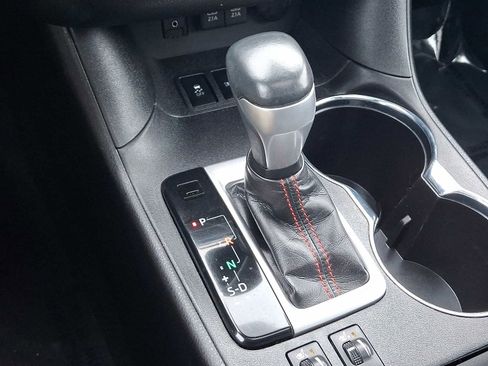 Used 2019 Toyota Highlander SE image 15