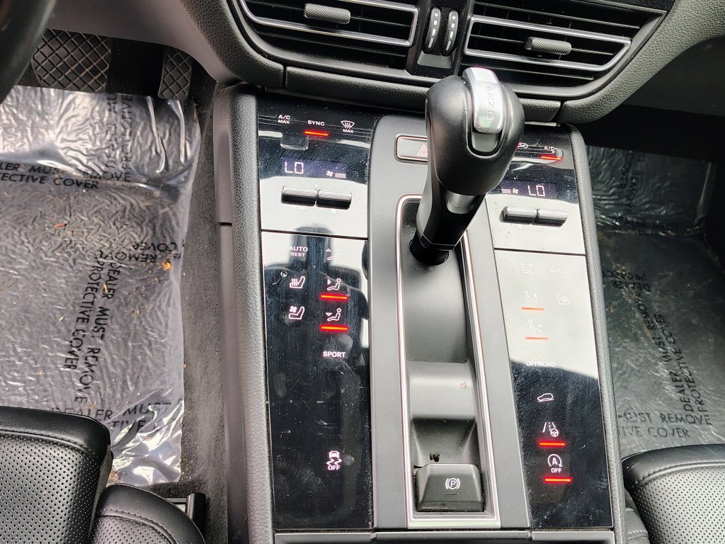 Used 2024 Porsche Macan AWD/4WD image 26