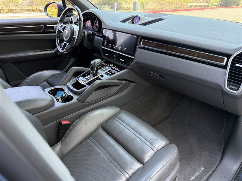 Used 2019 Porsche Cayenne AWD/4WD image 14