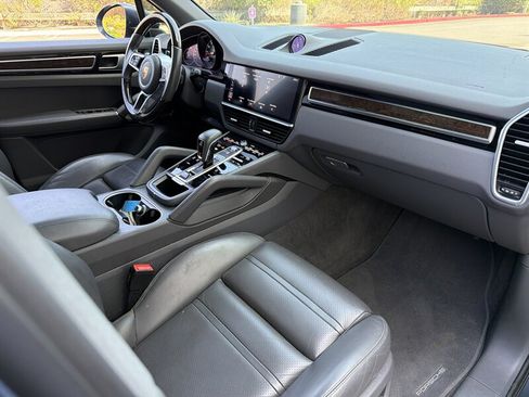 Used 2019 Porsche Cayenne AWD/4WD image 14