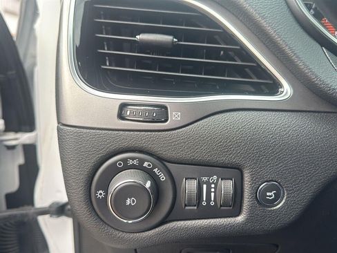 Used 2019 Jeep Cherokee Limited AWD/4WD image 16