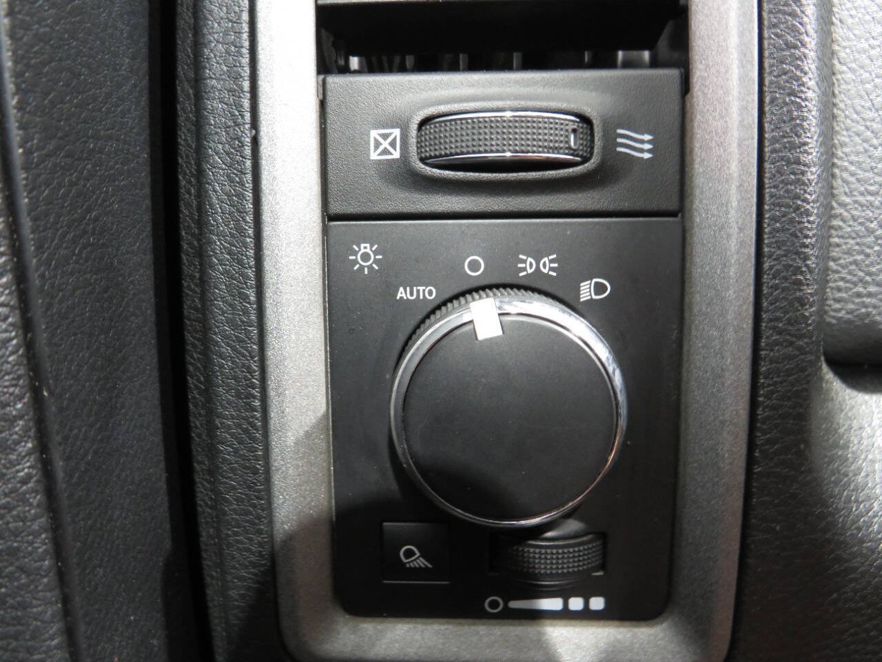 Used 2015 RAM 1500 Tradesman w/ Popular Equipment Group RWD image 20