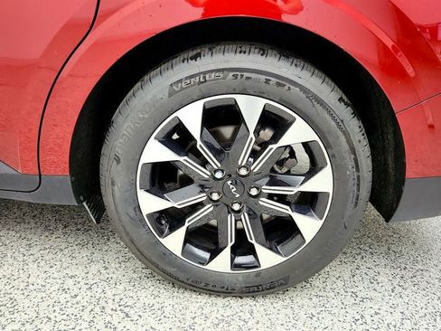 Used 2024 Kia Carnival EX FWD image 9