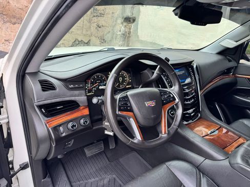 Used 2015 Cadillac Escalade Premium AWD/4WD image 18