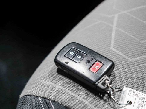 Used 2021 Toyota Tacoma TRD Off-Road image 31