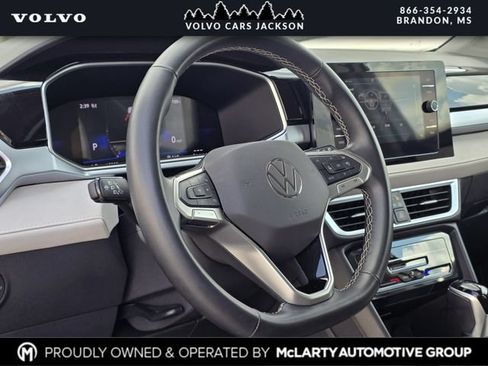 Used 2025 Volkswagen Taos SE AWD/4WD image 26