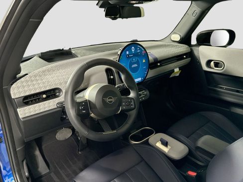 Certified 2025 MINI Cooper 2-Door Hardtop image 9