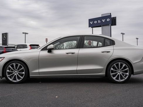 Used 2021 Volvo S60 T5 Momentum w/ Protection Package Premier image 5