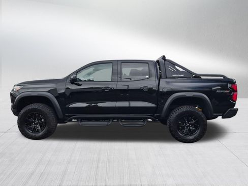 Used 2025 Chevrolet Colorado ZR2 w/ Midnight Edition AWD/4WD image 3