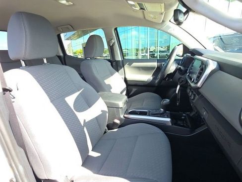 Used 2020 Toyota Tacoma SR5 RWD image 11