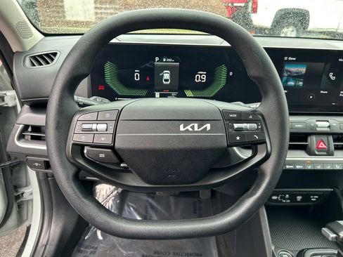 Used 2025 Kia K4 LXS FWD image 13