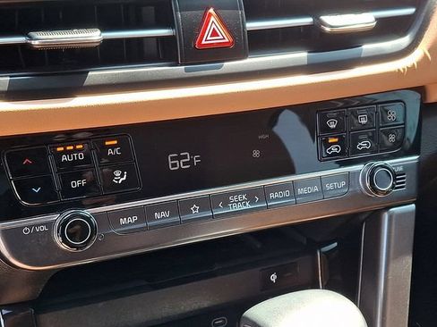 Used 2024 Kia Seltos EX AWD/4WD image 16