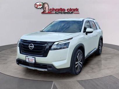 Used 2024 Nissan Pathfinder Platinum w/ Black Appearance Package