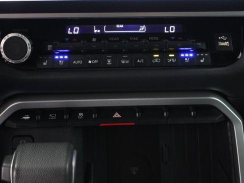 Certified 2025 Toyota Sequoia Platinum AWD/4WD image 20