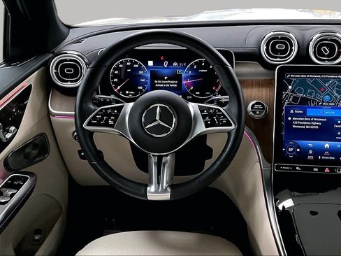 Used 2023 Mercedes-Benz GLC 300 4MATIC image 6