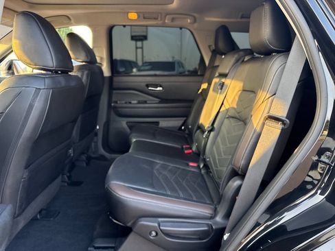 Used 2024 Nissan Pathfinder Platinum w/ Cargo Package AWD/4WD image 14