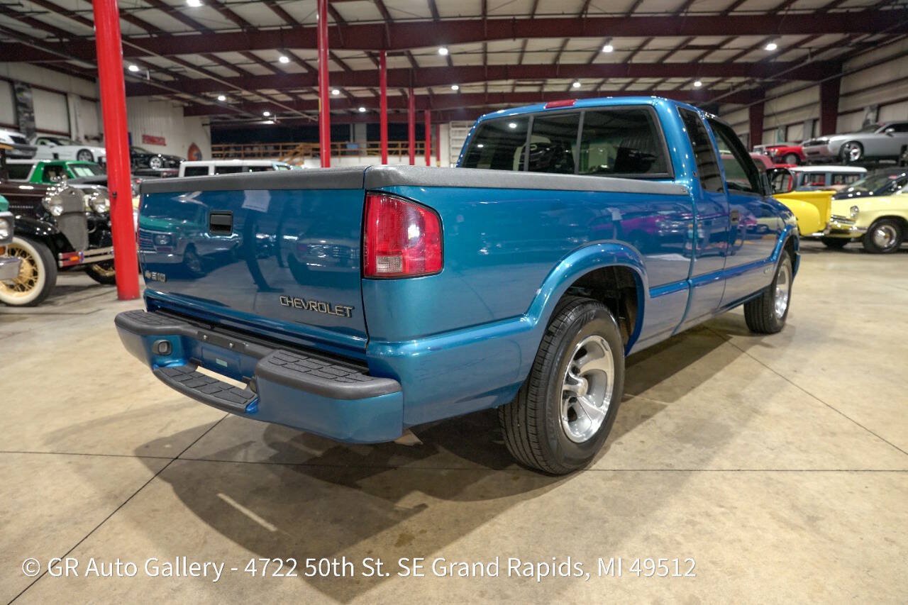 Used 2001 Chevrolet S10 Pickup LS w/ Preferred Equipment Group RWD image 8
