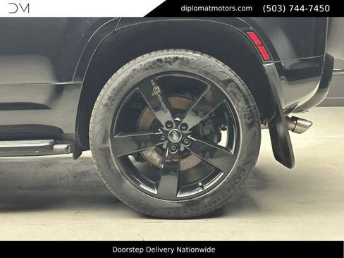 Used 2025 Land Rover Defender 110 V8 AWD/4WD image 37