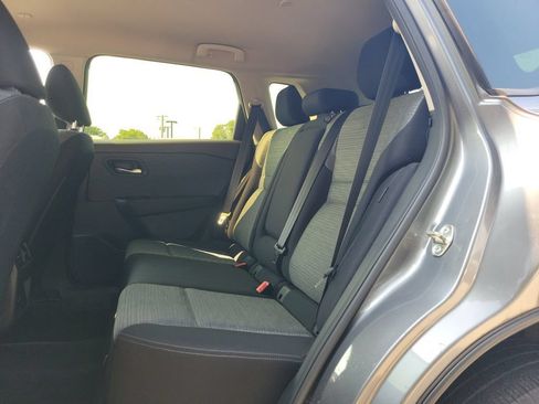 Used 2023 Nissan Rogue SV AWD/4WD image 9