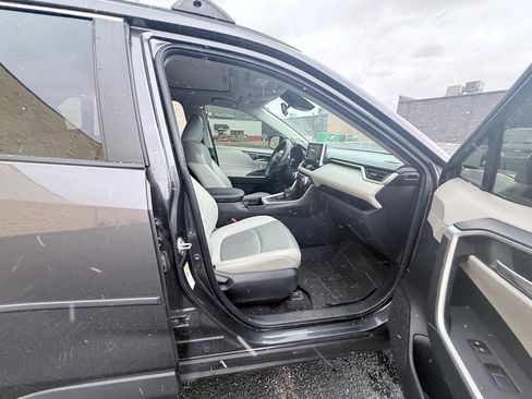 Used 2019 Toyota RAV4 XLE Premium w/ Carpet Mat Package image 11