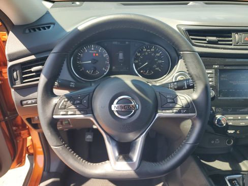 Certified 2020 Nissan Rogue SV image 18