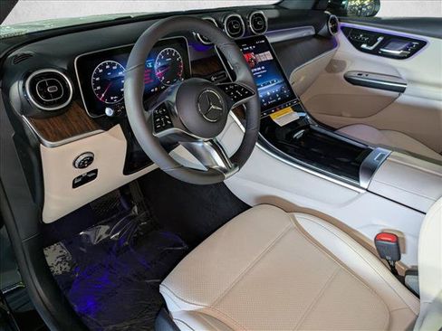 Used 2026 Mercedes-Benz GLC 300 image 3