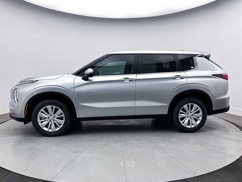 New 2025 Mitsubishi Outlander ES image 4