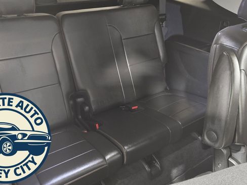 Used 2021 Chevrolet Traverse Premier image 36