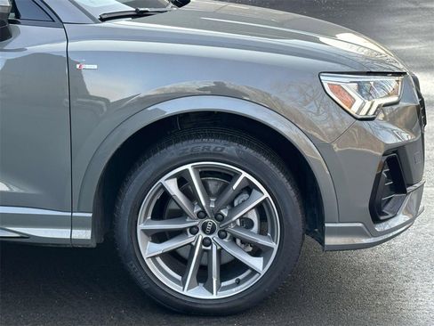 Used 2025 Audi Q3 2.0T Premium w/ Convenience Package image 9