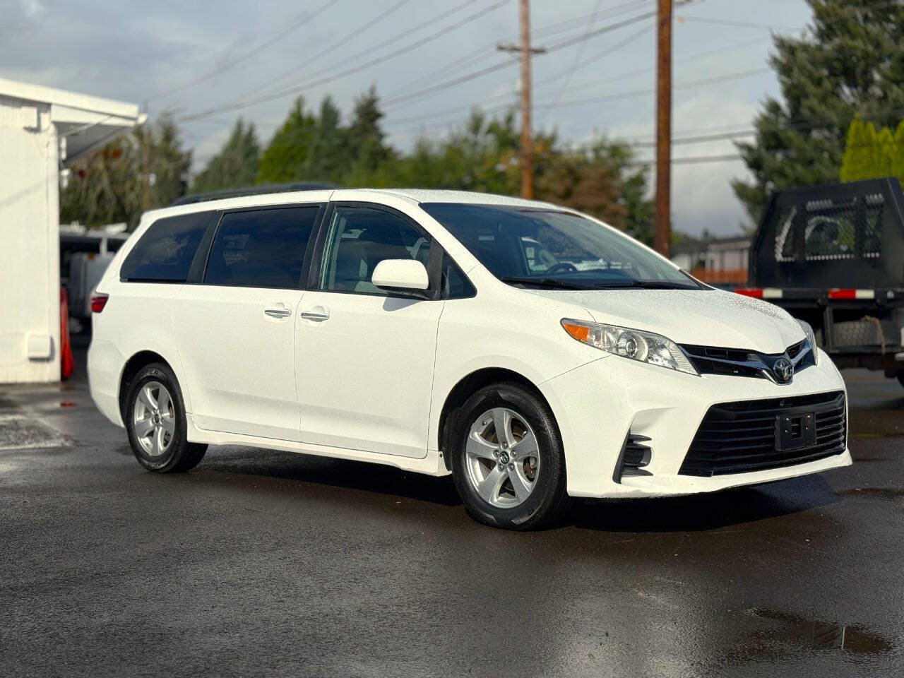 Used 2019 Toyota Sienna LE FWD image 6
