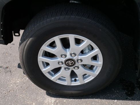Certified 2024 Toyota Tacoma SR5 AWD/4WD image 15