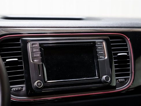 Used 2017 Volkswagen Beetle #PinkBeetle image 18