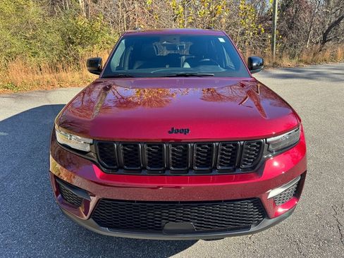 New 2025 Jeep Grand Cherokee Altitude image 4