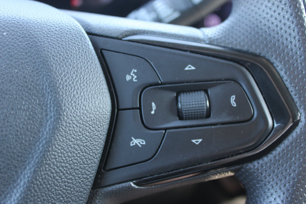 Used 2025 Chevrolet Trax LT FWD image 21