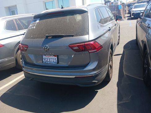Used 2023 Volkswagen Tiguan SE w/ Panoramic Sunroof Package FWD image 4