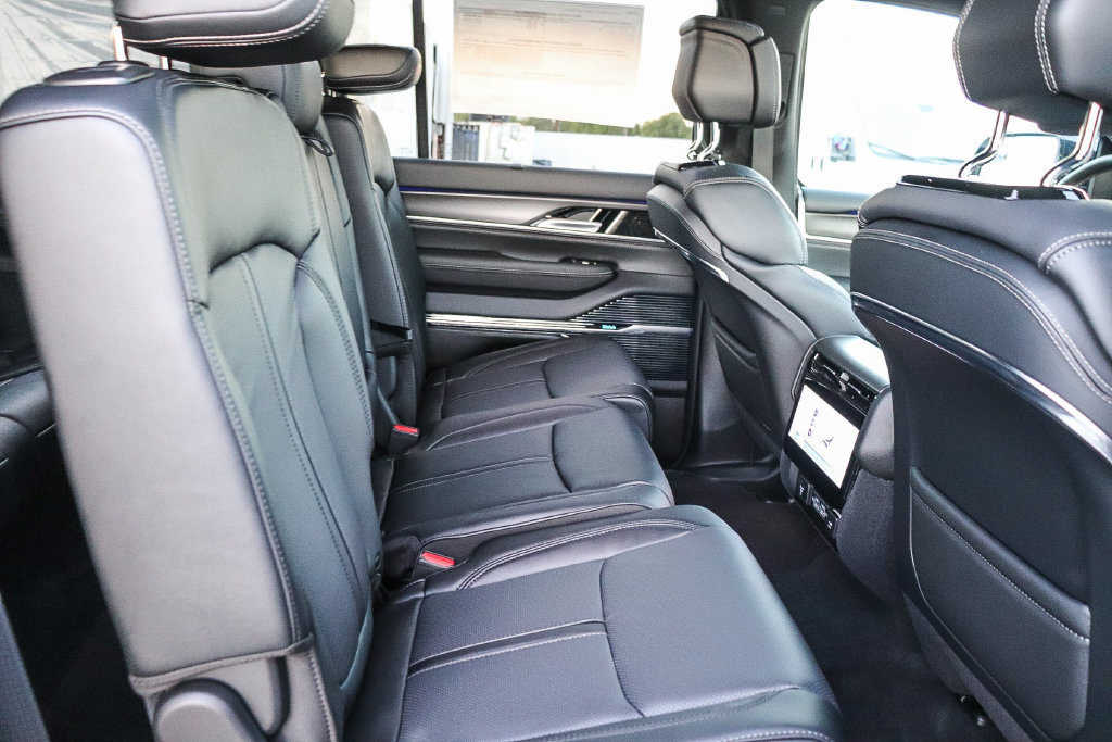 New 2026 Jeep Grand Wagoneer L Summit AWD/4WD image 19