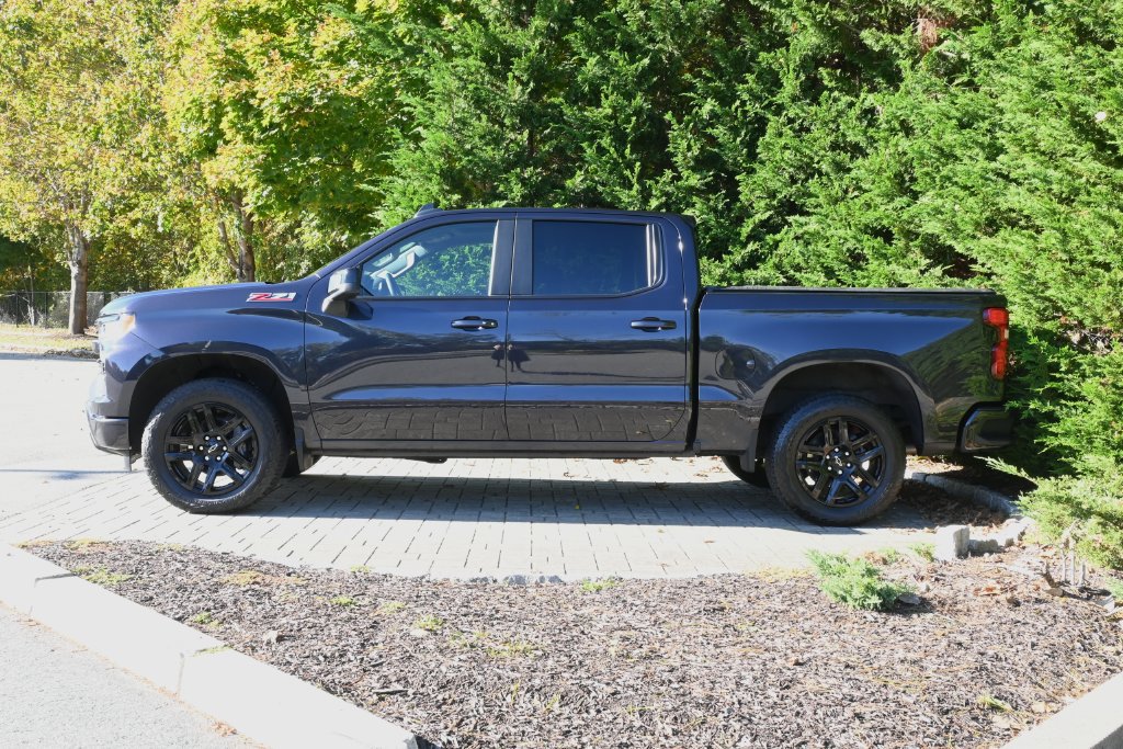 Used 2024 Chevrolet Silverado 1500 RST w/ Z71 Off-Road Package AWD/4WD image 2