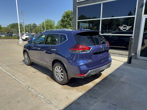 Used 2019 Nissan Rogue SV AWD/4WD image 3