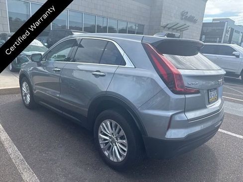 Used 2024 Cadillac XT4 Luxury w/ Cold Weather Package FWD image 5