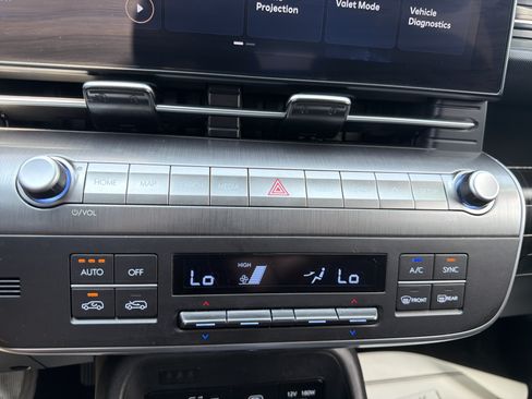 Used 2025 Hyundai Kona SEL AWD/4WD image 28